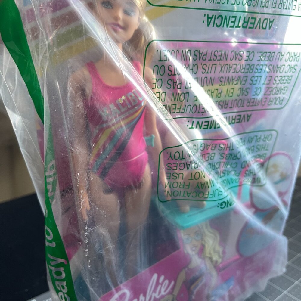 Barbie Adventures Swim ‘N Dive Doll in Swimwear - New - Box Damaged